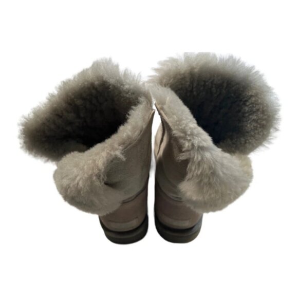 UGG Women’s Size 7 Charmed Button Gray Sheepskin Suede Winter Boots 101650 - Picture 4 of 7